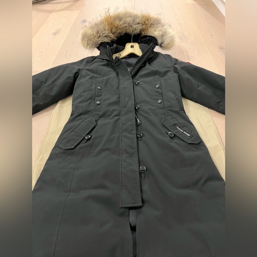 Canada Goose - women’s parka in black and size xs
